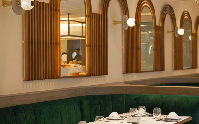Luster Hotel