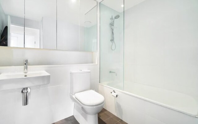2 Bedroom Waterfront Apartment - 6206