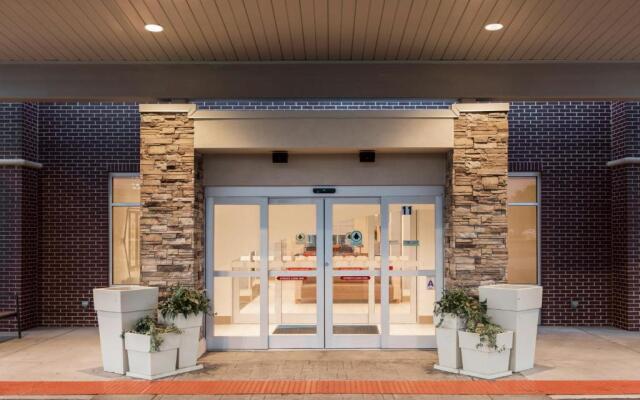Holiday Inn Express & Suites St. Louis - Chesterfield by IHG