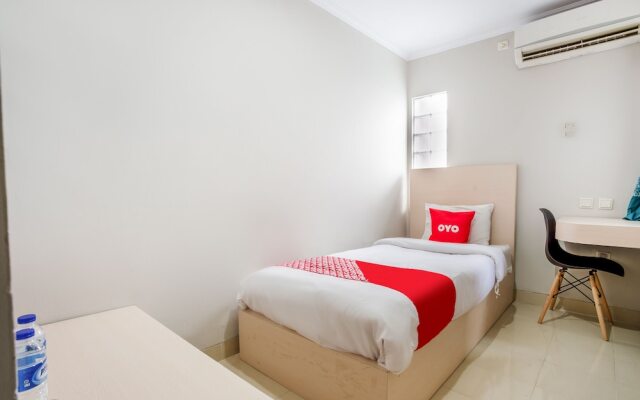 OYO 3819 Hotel Winotosastro