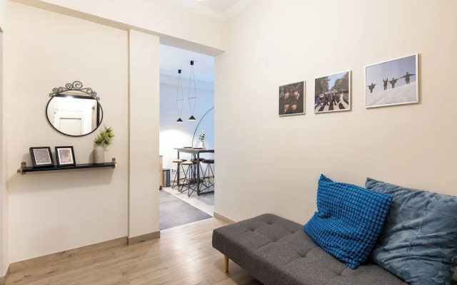 The Beatles 2-BR Apartment in Athens