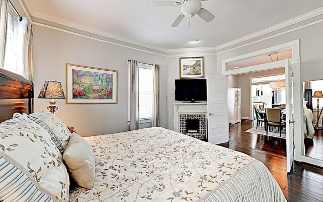 Classic Charmer W Luxe Interior Amazing Locale 2 Bedroom Home