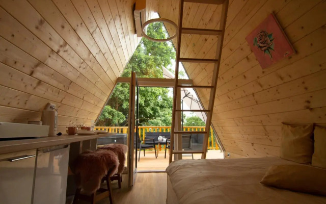 Glamping Holiday House with hot tub- Hisa oddiha