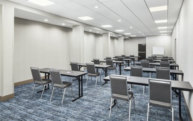 Holiday Inn I 64 West End