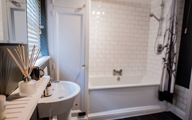 Homely 1 Bedroom Apartment in Bustling Clapham