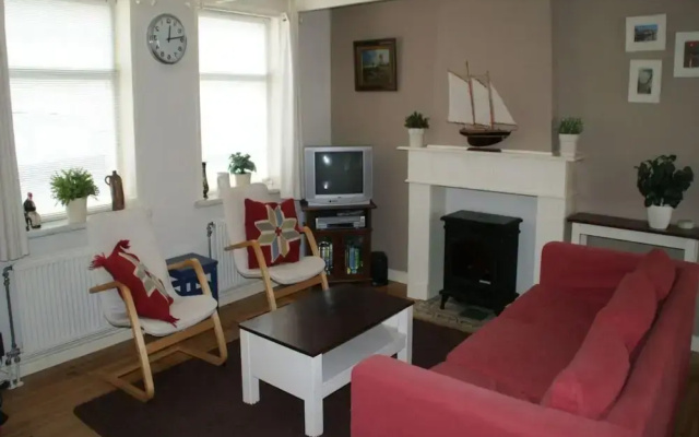 Historic Cottage w/ Garden