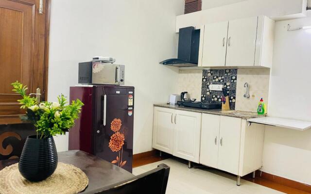 Bluo Studio Defence Colony Mkt - Kitchen, Balcony