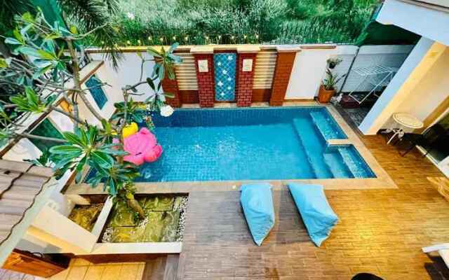 4 Bedroom Pool Villa 2  km from Walking street