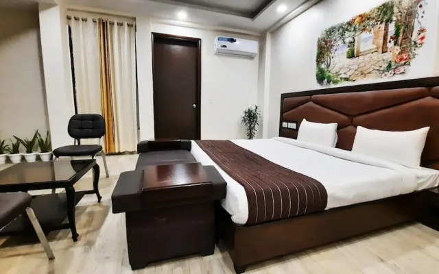 Hotel Sai Village Cyber Park
