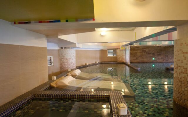 Champagne Hotel