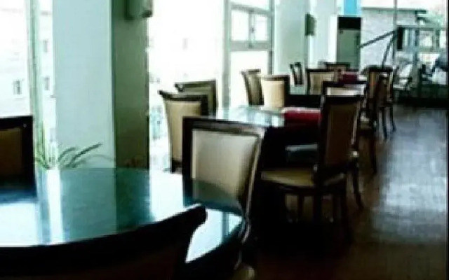 Goodstay Phoenix Spa Hotel