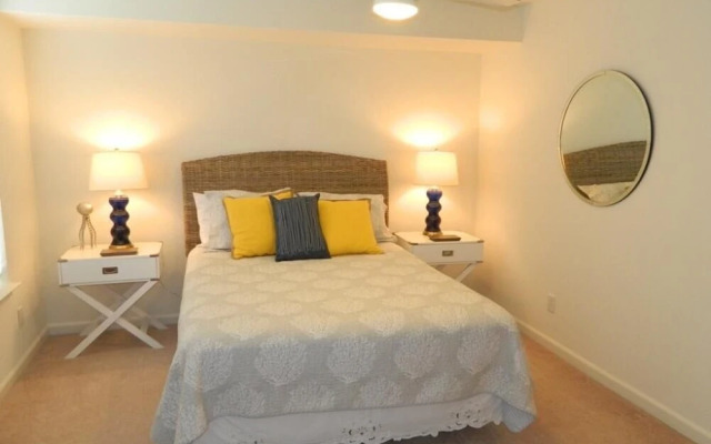 Canal Landing Court 48