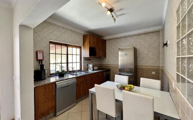 Loulé Central House by Homing