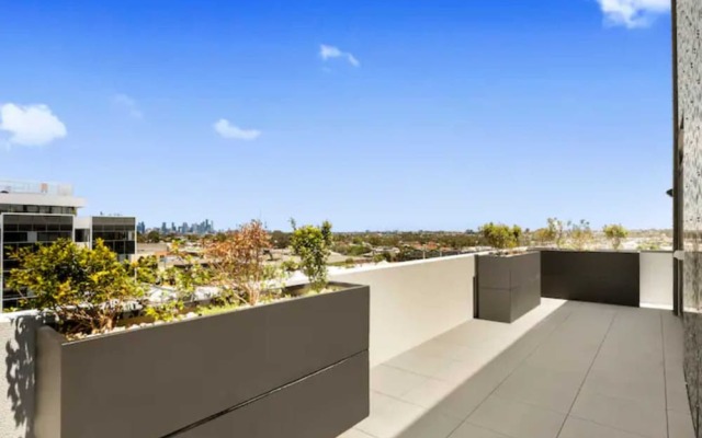 New Spacious 2 Bedroom With Gorgeous City Views