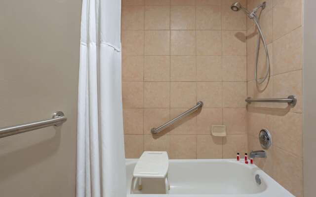 Super 8 by Wyndham Universal City