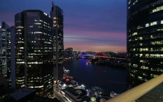 Amazing Brisbane CBD 2 Bedroom Apartment With River Views