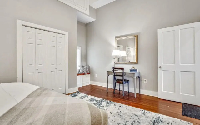 Luxurious Lower Garden District Condo w/ Balcony!