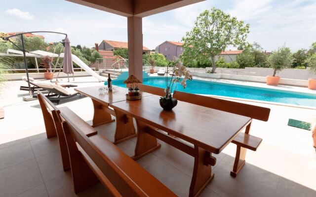 Five bedroom villa Emily with pool