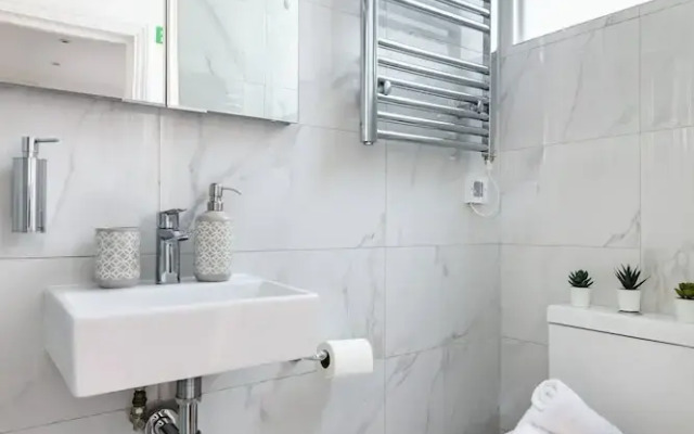 Fitzrovia Balcony Near Oxford Circus