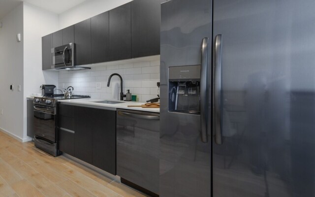 Bayside Studio Overlooking the city
