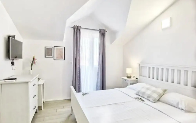 Boutique Rooms - With Pool - 7 - R301
