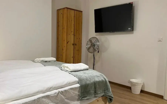 Lovely 3BR Apt With Balcony Rennweg