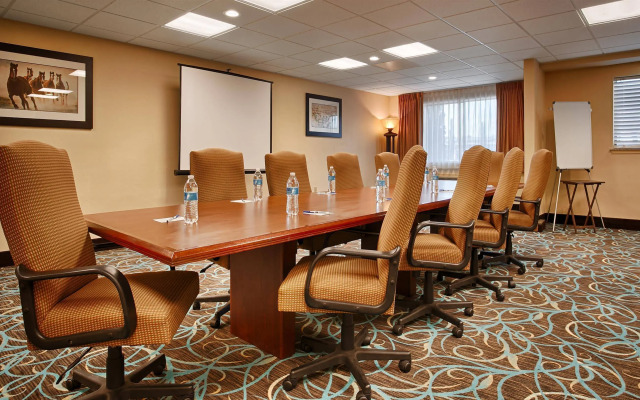 Days Inn & Suites by Wyndham Sam Houston Tollway