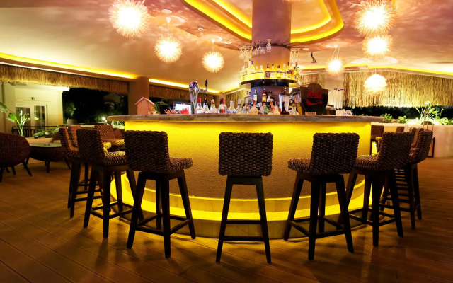 The PINEHILL Hotel & Suites