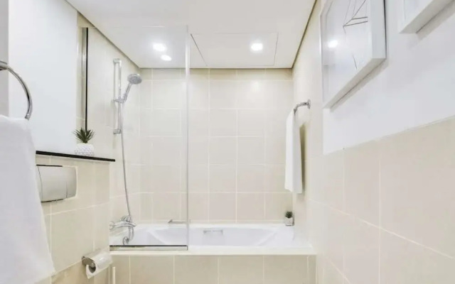 Luxurious Downtown Apartment by Burj Khalifa