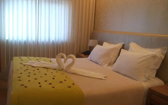 Laurus Hotel