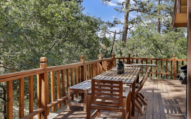 2166-alpine Adventure 5 Bedroom Home by RedAwning