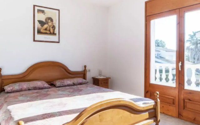 Appealing Holiday Home in Sant Pere Pescador With Garden - фото 5