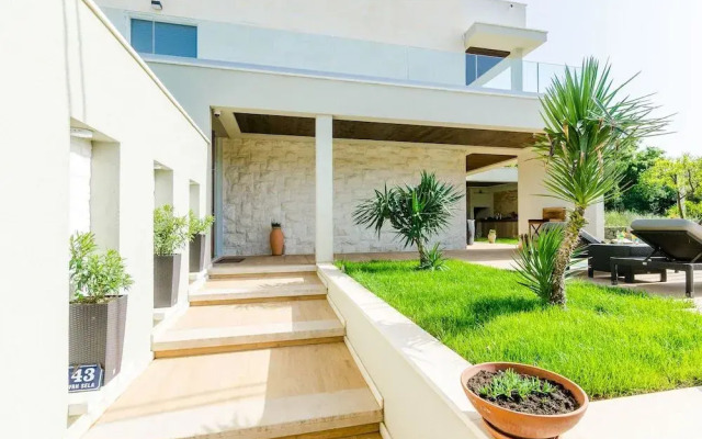 Villa Dolores Apartments