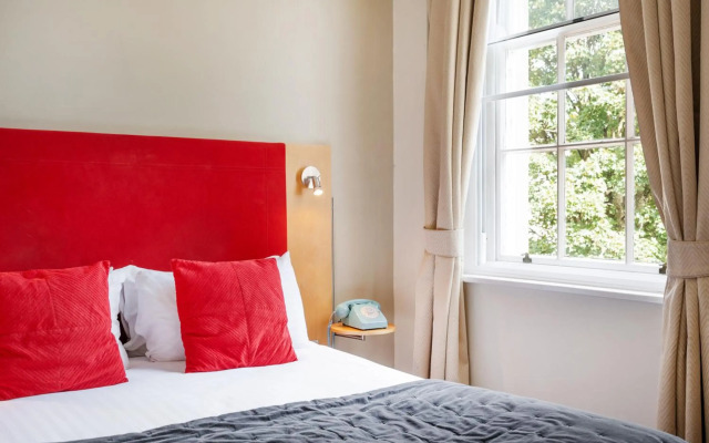 Berkeley Square Hotel