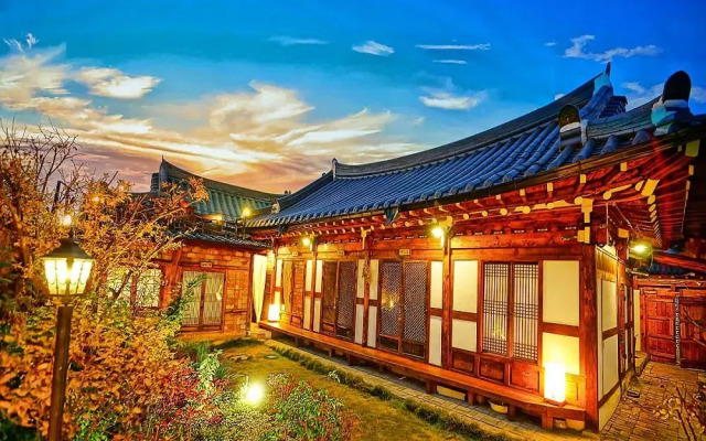 Jeonju Hanokmaeul Eosahwa