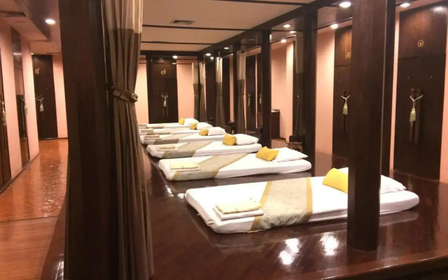 Topland Hotel & Convention Centre