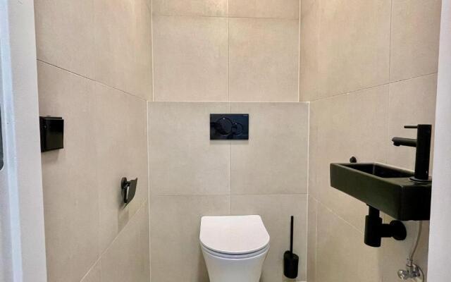 Fantastic 1 Bedroom Serviced Apartment 64m2 -MNL F-