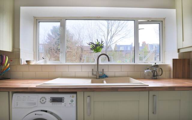Cosy 1 Bedroom Apartment in the Heart of Wimbledon