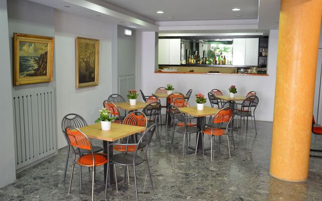 Diros Hotel