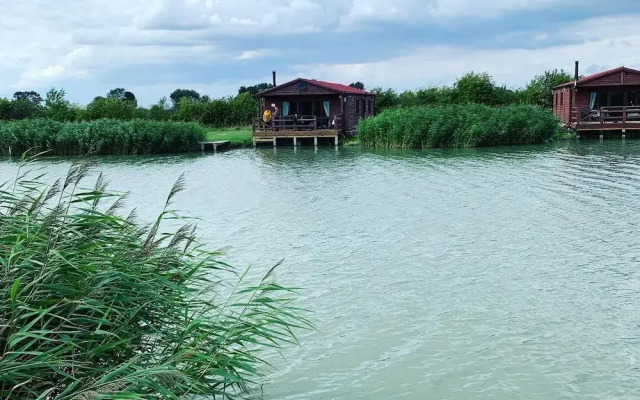 Lakeside Fishing Lodges