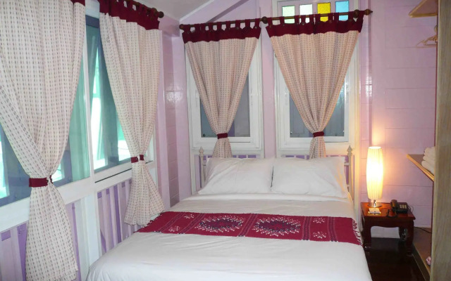 Samsensam Place Hotel