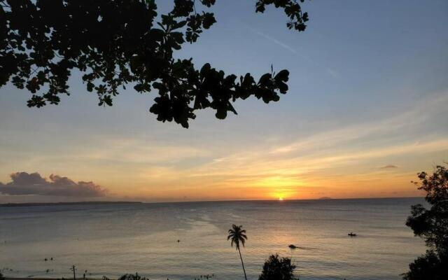 Aguadilla Sunset Apt electricity water AC WiFi 8 minute walk to Crashboat Beach