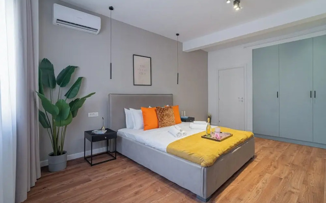 Modern & Spacious 2BR Steps to Cismigiu Gardens