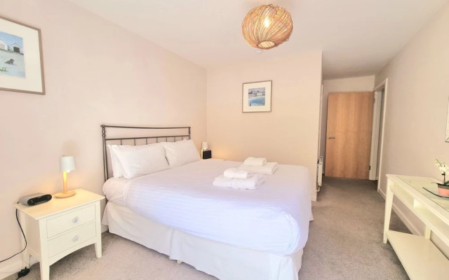 The Beach House & Porth  Sands Apartments