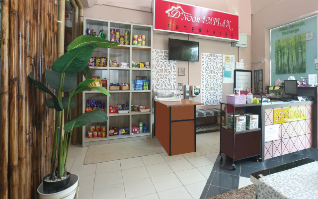 SPOT ON 89796 D'noor Budget Inn