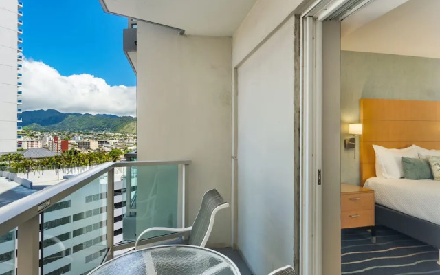 Ala Moana Hotel Room Near Beach