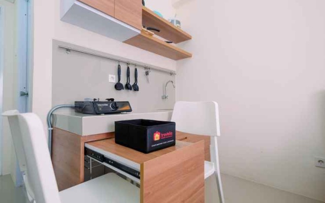 Studio Homey Apartment at Bogorienze Resort By Travelio – Kitchen – Bogor