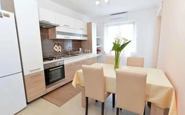 Apartment 640