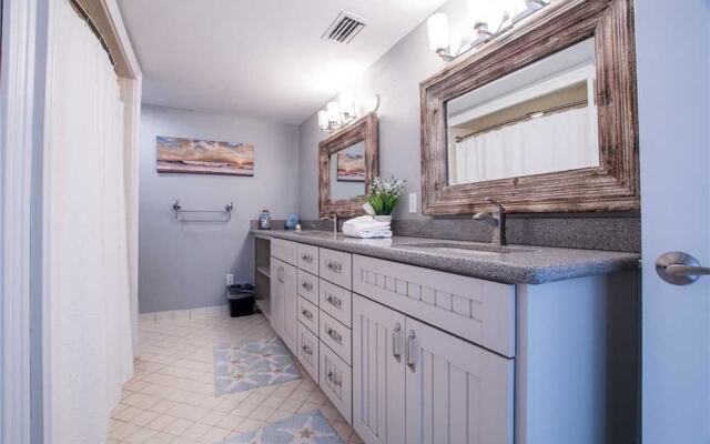 Beachfront Sapphire - Six Bedroom Home