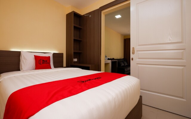 RedDoorz Plus near Paragon Mall Semarang